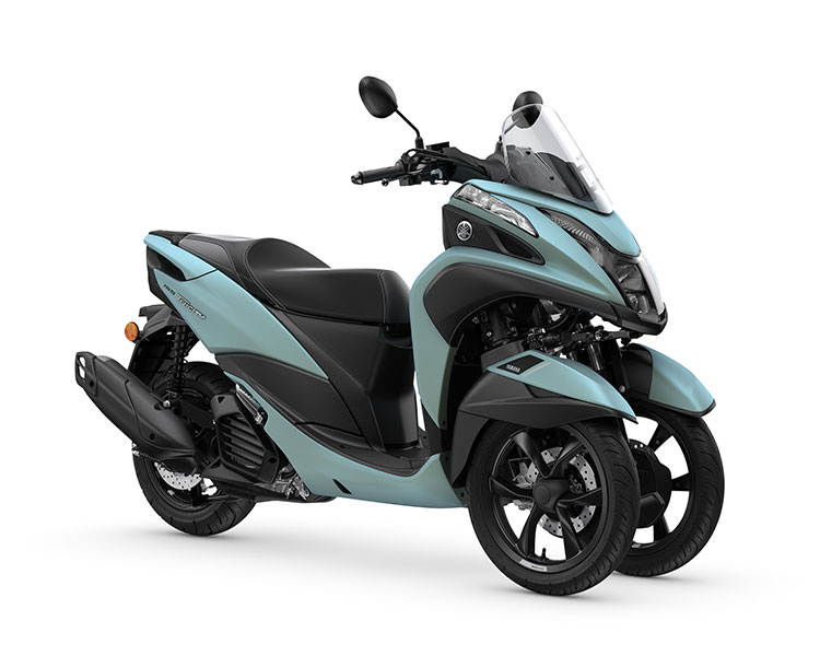 Yamaha Tricity ブラック三輪スクーター Yamaha Tricity - A Three-Wheel Leaning Scooter with CVT - Asphalt